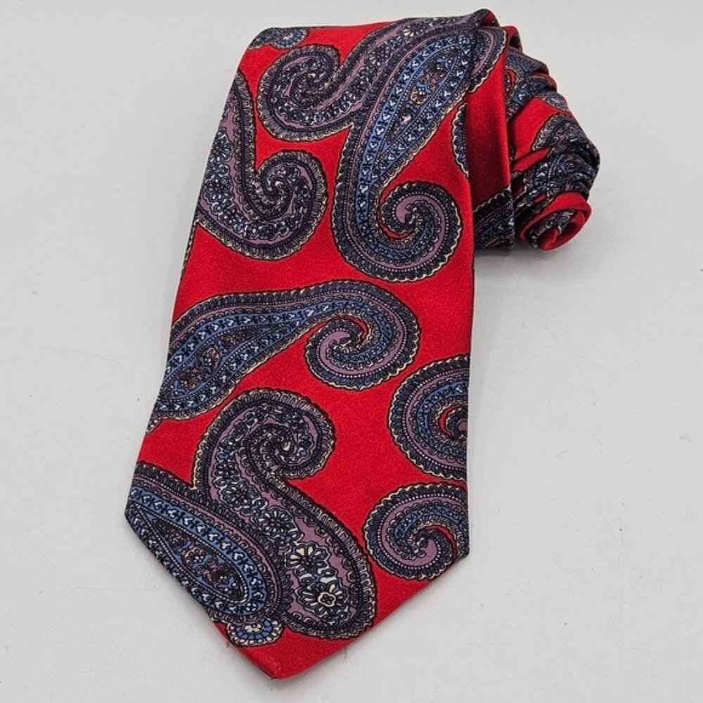 Woodbury Vintage red pasley tie made in Italy